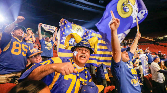 los-angeles-rams-fans.jpg